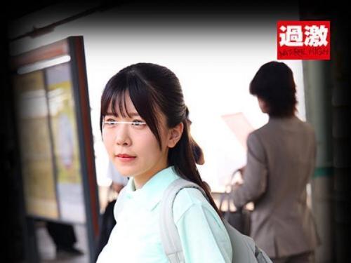 禁断映像) 満員電車で制服のグラマラスな素人女子生徒をターゲットにした秘め事、恥辱を刺激する失禁や絶頂スプラッシュ、巧みな指使いで悶絶させる快感調教をこっそり捉えた衝撃の記録