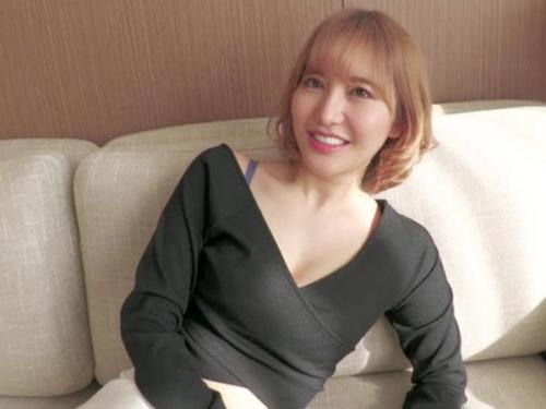 ＜百永さりな＞性欲強めな美人お姉さんがＭ男をヤらしく虐め倒して何度もザーメン搾取！