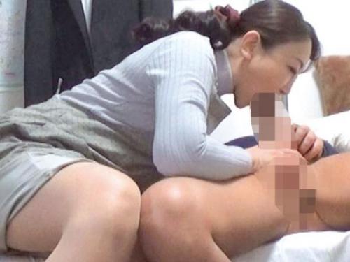 ＜おばさんレンタル＞長らくチン〇日照りな熟女おばさんが若い肉棒にむしゃぶりついてハメまくる！
