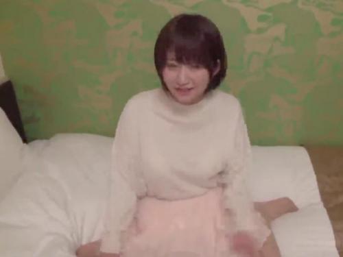 ＜素人ナンパ＞エッチ大好きイマドキショトカ美少女がパイパンマン〇を掻きまわされてイキまくる！