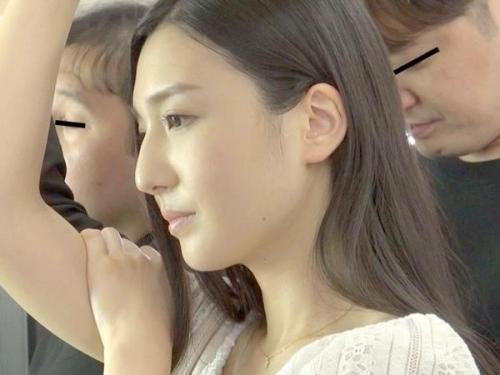＜古川いおり＞官能的な肢体の美女が混雑する列車内で痴漢に秘部を嬲られ、恥辱の絶頂に達する！