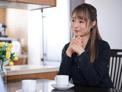 ＜河南実里ｘ下着モデル＞ランジェリーメーカーの美人社員が下着越しにねっとり手マンでイカされる！
