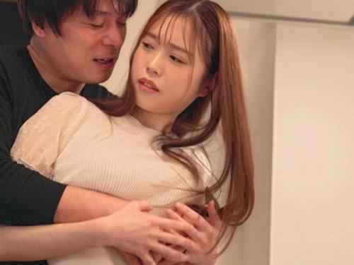 ＜宮本聡美ｘ彼女の妹＞スレンダーボディの巨乳女子大生が欲情した姉の彼氏に激しくハメられイキまくる！