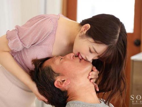唇がぷるんとしたエロ娘と、情熱的なキスでスイッチオン！肉厚な舌を堪能しながら、激しいピストンで濃密なエロセッションを楽しむ！