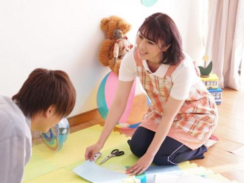 ＜篠宮祐希ｘ母の友人＞妖艶ボディを持て余す保育士おばさんが久しぶりの肉棒で女を取り戻す‼　