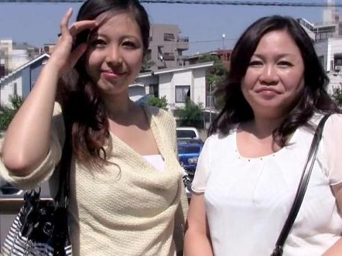 ＜ハメ撮りｘおばさん＞最近Ｈがご無沙汰な淫乱熟女2人組が若いチン〇に大興奮のザーメン絞り！