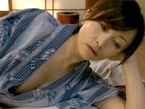 ＜ヘンリー塚本＞普通のエッチじゃ満足できない美熟女奥さんが他人棒に激しくハメられイキまくる！
