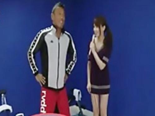 ＜吉沢明歩ｘ女子アナ＞元気溌剌美人アナが涎を垂らして巨根を咥えてハードセックスでイキまくる！