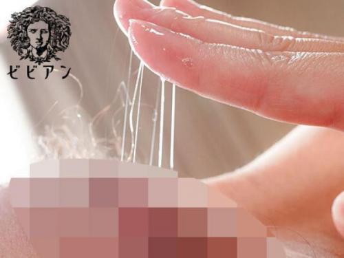 初めての戸惑いに身を任せ、蜜が溢れる秘所が震える至高の悦び！抑えきれずに幾度も達する、濃厚なレズビアンの情熱的な絡み合いが織りなす淫靡な世界に魅了される。