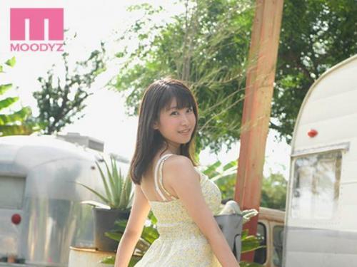 【グラビアアイドル×AVデビュー】華やかな某有名スポーツ紙で頂点に輝いた豊満バストの美人グラドルが衝撃のAV初出演　桜田みさき