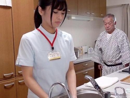 ＜久留木玲ｘ介護士＞仕事一途な美人お姉さんがドスケベジジイの濃厚テクで快楽堕ち！