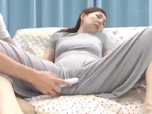 ＜マジックミラー号＞最近夫に抱かれず性欲溜まった美熟女人妻がバイブで責められお漏らしイキ‼