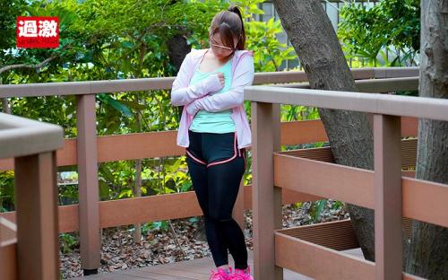 【熟女・人妻】寝ている姉の乳首に媚薬！敏感すぎて服がこすれるだけでイキ狂い！