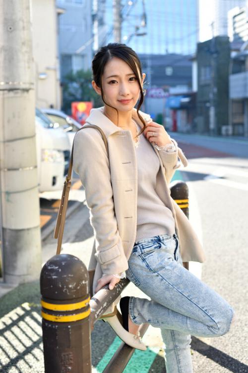 旦那のチ○ポが小さくて…熟女人妻の敏感ノド妻が野外で初めての他人棒イラマ精飲【あやさん23歳】熟女
