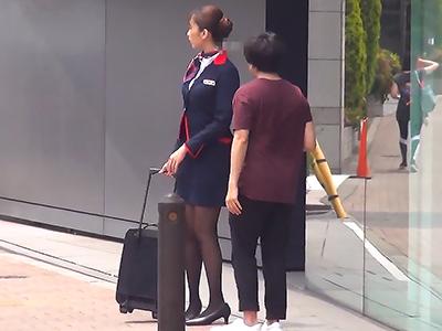 《マジックミラー》大手航空会社に勤める25歳CAさん敏感マンコ責められ潮吹き巨根でオラオラ中出しされるｗｗｗ