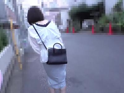 【素人×ナンパ】街中を歩く素人女子に声かけ！お金欲しさにリモバイを装着して街中を大胆闊歩！究極の羞恥！ww