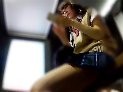 《レイプ》可愛いスレンダー女子高生さん眠ってる間にレイプされてしまいデカチンで突かれまくりが激ヤバなんだがｗｗｗ