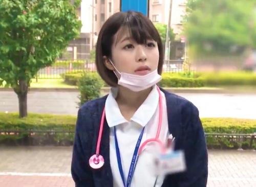 巨乳で美少女！しかも看護師は最高にエロい！マジックミラー号でバックで挿入巨乳ボインボイン♡