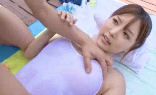 美少女すぎるえちえち水着の女の子プールサイドでマッサージからの挿入プレイ！