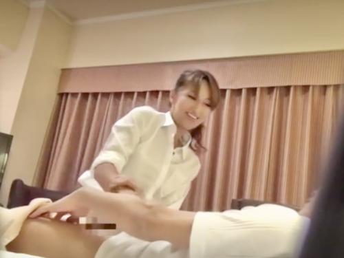 ＜NTR熟女＞ギャルみたいな40歳美魔女熟女マッサージ師！センズリ見せてハメられ寝取られセックス！