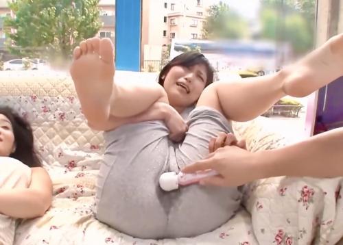 マキシワンピ限定清楚な人妻ナンパボディライン確認！ワンピの上から電マ潮吹き濡れ濡れ！