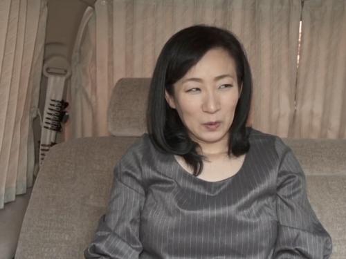 ＜熟女センズリ鑑賞＞上品細身五十路美魔女妻黒パンスト脱がせエロく絡みつくフェラ！センズリしてオナサポ！