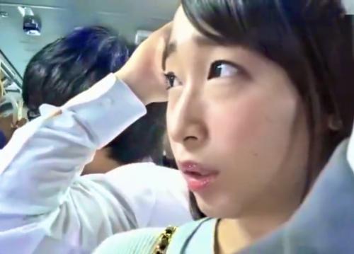 ＜人妻熟女＞満員バスで隣の巨乳美魔女妻と密着旦那のそばでおま●こを弄り大胆に痴漢！ご無沙汰主婦と声我慢セックス！