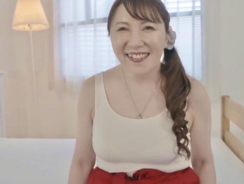 ＜NTR素人熟女＞51歳の美魔女おばさん久しぶりのセックスに感じまくる3Pセックス！