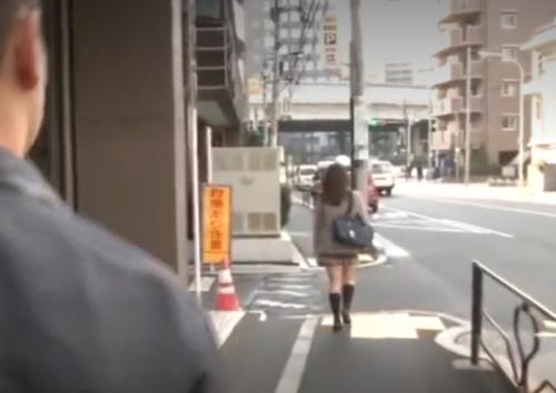 ストーカーおじさん美少女JKの家の玄関前で犯し...。パコりまくり中出し！