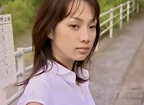 ＜ヘンリー塚本＞辱めに興奮する美魔女妻！痴漢期待してバスに乗り込むノーパン人妻熟女！