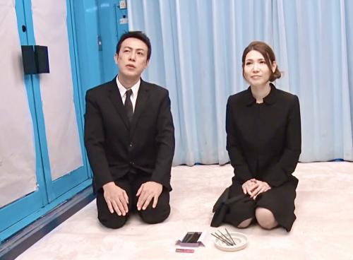 ＜素人熟女×MM号＞喪服の熟女人妻未亡人！ご無沙汰美魔女チ●ポに大興奮！騎乗位で激しく腰振り！不倫S●Xで大量膣内射精！