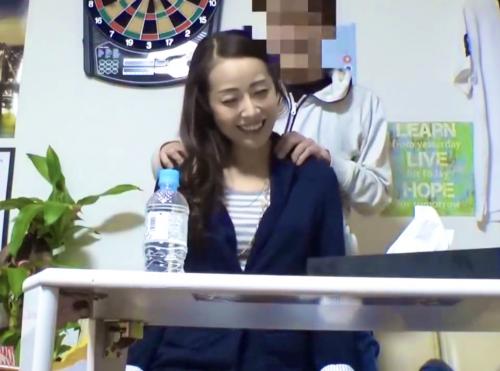 《人妻ナンパ》美魔女な四十路熟女ナンパ自宅に連れ込み！清楚に見えて淫乱な奥様丸出し不倫人妻！