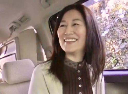 ＜NTR人妻ナンパ＞52歳の年齢に恥じらうキレイな美魔女おばさん！昼下がり不倫セックス痙攣イキ！
