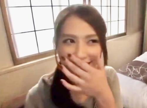 ＜素人人妻ナンパ＞スレンダー美乳おっぱい素人美魔女妻！フェラを車内で！ホテルで乱交不倫セ●クス