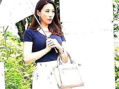 ＜人妻！＞清楚な感じの美人奥さんヒトヅマ！実はチンポ大好きでエロ行為しちゃう！