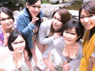 ★キャンプ場で性欲高めの人妻が他人棒で浮気行為しちゃうぞｗｗｗｗｗ