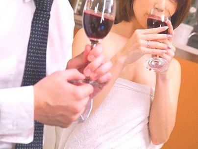 ＜上司夫婦！＞ウソだろ先輩がいない時におくさんヒトヅに呼ばれてエロ行為に発展シチャウゾ！！！