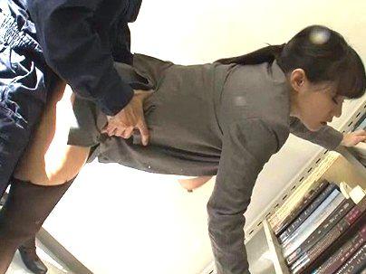＜強姦ファック！＞オッパイ大き目の女教師が強姦ファックでもだえ感じちゃうぞｗｗｗｗｗｗ