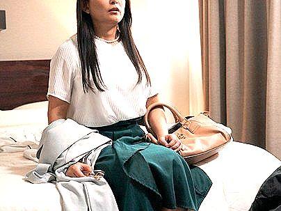 ＜一色桃子！＞性欲高め欲求不満の奥さん人妻！ネットで知り合った男と浮氣ファックしちゃう！