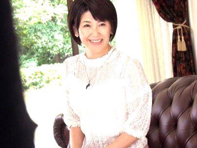 ＜初撮り＞昔モデルしてた上品な感じの奥さん五十路妻がAV初撮りしちゃう！！！！