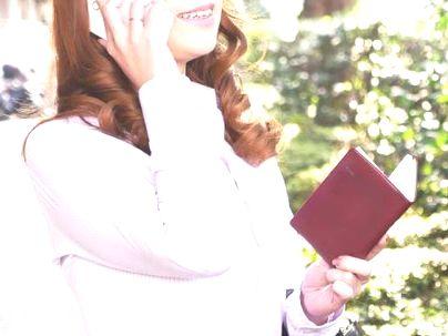 ＜生保レディ！＞エロい感じの熟女のおばさんがオナニー見せつけてくるから・・・我慢限界ですｗｗｗｗ