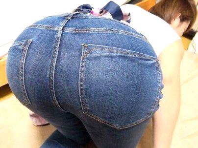 ＜近親相姦＞エロいお尻に我慢限界で一線超えちゃうムスコがヤバすぎ！！！