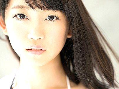 ＜AVデビュー！＞18歳に純粋そうなＳＳＳ級可愛すぎる美少女！ＡＶ出演決めちゃうぞ！
