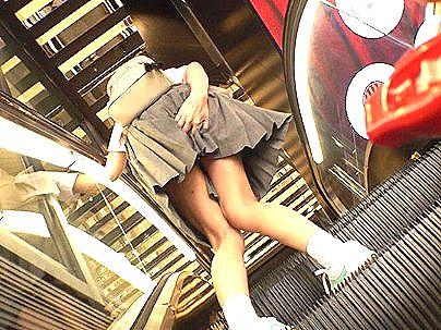 ＜制服美少女！＞真面目そうな清楚系可愛らしい女子！野外でロータもだえカンジチャウゾ！