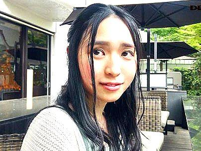 ＜AVデビュー！＞上品な感じの清楚系スレンダー細身美乳オッパイ奥さん！ＡＶ出演決めちゃうぞ！