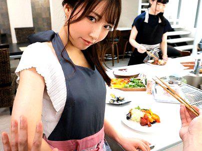 ＜潮美舞！＞「ｈしよ…♡」スタイル抜群ボインおねえちゃん！すぐそばに嫁がいるのに誘惑してくるから我慢限界で！
