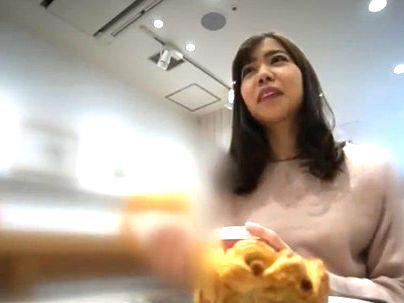 ＜素人妻ナンパ！＞「イイの…♡」欲求不満の美魔女オバサン！セレブ妻とラブホ不倫しちゃうぞ！