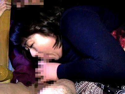 ＜逆ナンパ！＞「これ欲しい…♡」豊満ムチムチエロい体の淫乱熟女！逆ナンしてじゅぽフェラシチャウゾ！