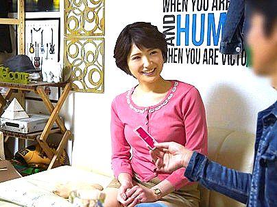＜熟女ナンパ！＞上品な感じの清楚系四十路過ぎ美魔女オバサン！口説いてエロ行為に持ち込まれちゃう！