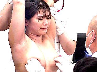 ＜健康診断！＞巨乳おっぱいの可愛らしい女子！悪徳検診でエロ行為の餌食になるぞ！